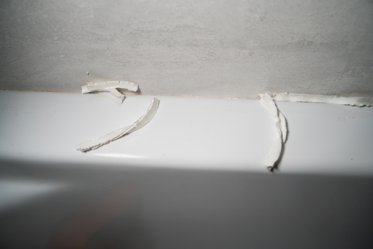 Czym usunąć silikon? Praktyczne wskazówki